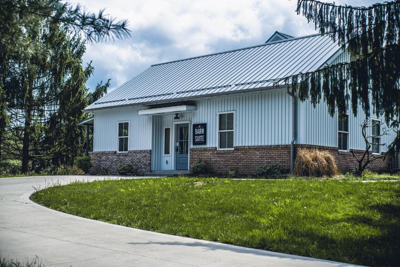 Farmhouse Suites By Amish Country Lodging Millersburg Exterior foto